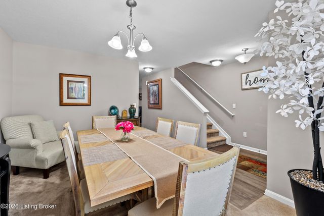 6783 Brittany Oak Dr, Louisville, KY 40229