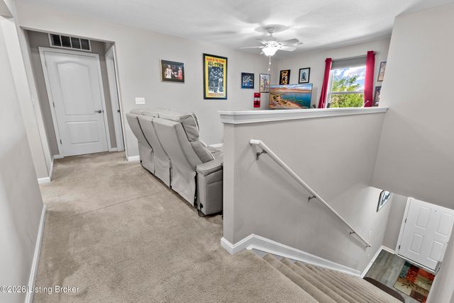 6783 Brittany Oak Dr, Louisville, KY 40229
