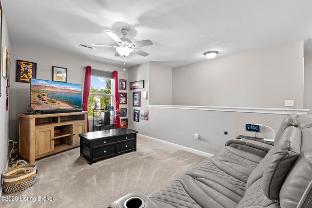 6783 Brittany Oak Dr, Louisville, KY 40229
