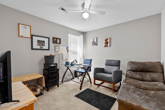 6783 Brittany Oak Dr, Louisville, KY 40229