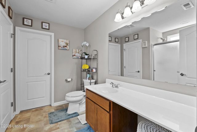 6783 Brittany Oak Dr, Louisville, KY 40229