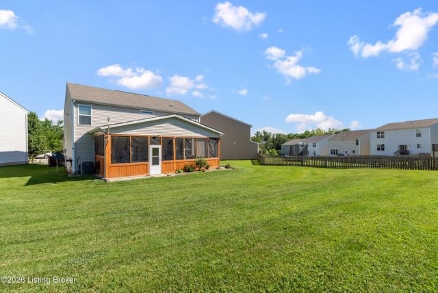 6783 Brittany Oak Dr, Louisville, KY 40229