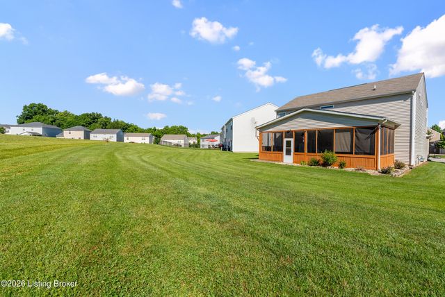 6783 Brittany Oak Dr, Louisville, KY 40229