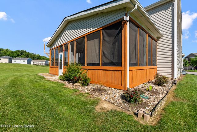 6783 Brittany Oak Dr, Louisville, KY 40229