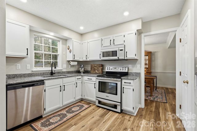 12208 Woodbend Drive, Matthews, NC 28105