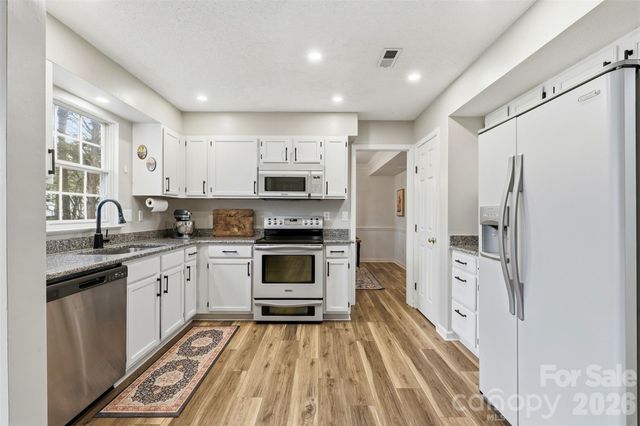 12208 Woodbend Drive, Matthews, NC 28105