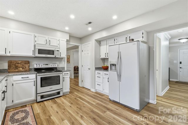 12208 Woodbend Drive, Matthews, NC 28105