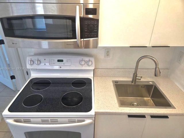 34 SW 6th Ave 4, Dania Beach, FL 33004