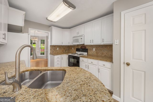 149 Lakeloch Drive, Lizella, GA 31052