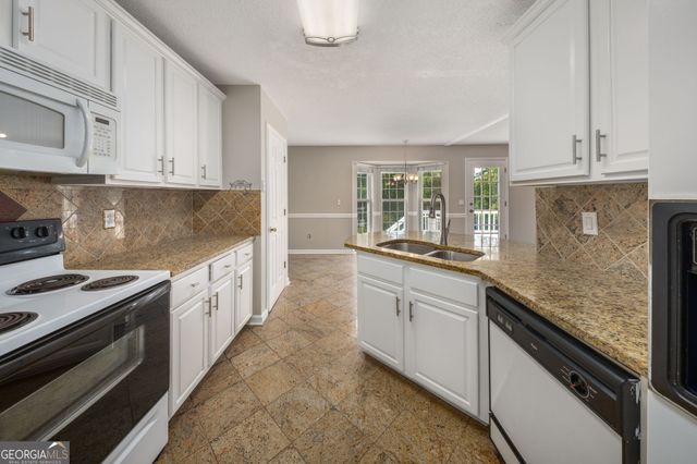 149 Lakeloch Drive, Lizella, GA 31052