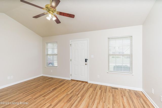 203 Pagoda Ct, Shepherdsville, KY 40165