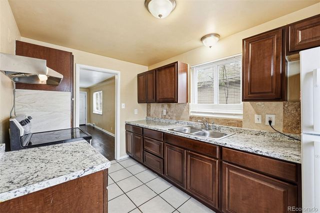 1717 Clinton Street, Aurora, CO 80010