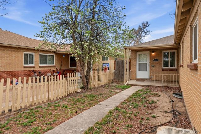 1717 Clinton Street, Aurora, CO 80010