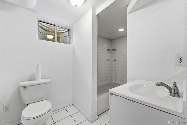 1717 Clinton Street, Aurora, CO 80010