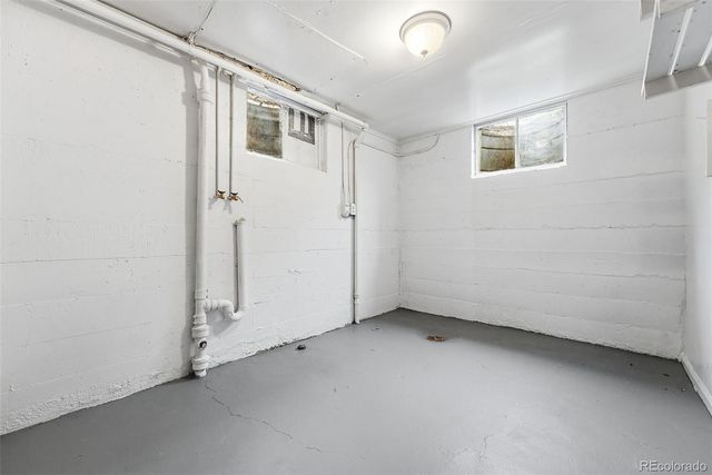 1717 Clinton Street, Aurora, CO 80010