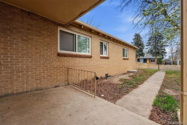 1717 Clinton Street, Aurora, CO 80010