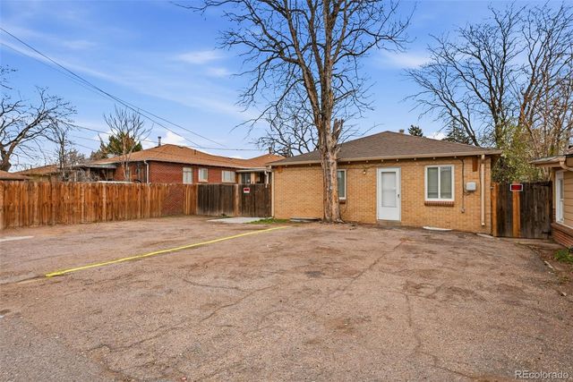 1717 Clinton Street, Aurora, CO 80010