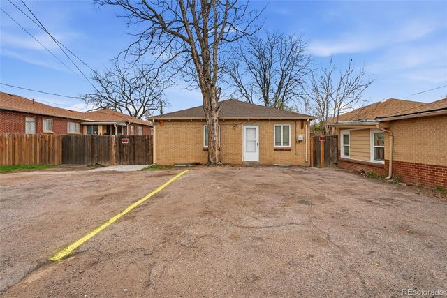 1717 Clinton Street, Aurora, CO 80010