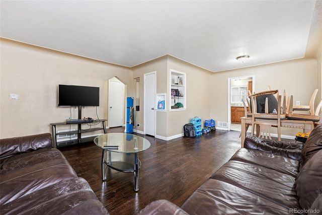 1717 Clinton Street, Aurora, CO 80010
