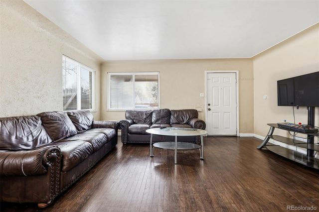 1717 Clinton Street, Aurora, CO 80010