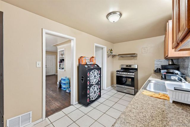 1717 Clinton Street, Aurora, CO 80010