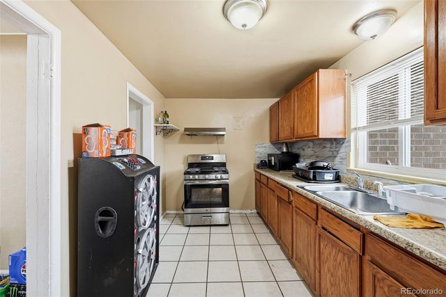 1717 Clinton Street, Aurora, CO 80010