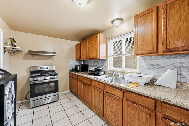 1717 Clinton Street, Aurora, CO 80010