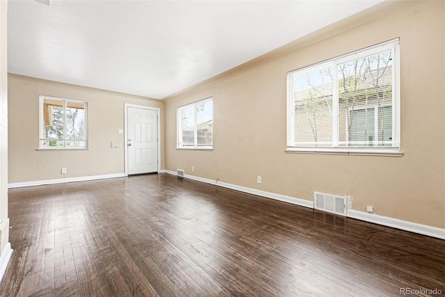 1717 Clinton Street, Aurora, CO 80010