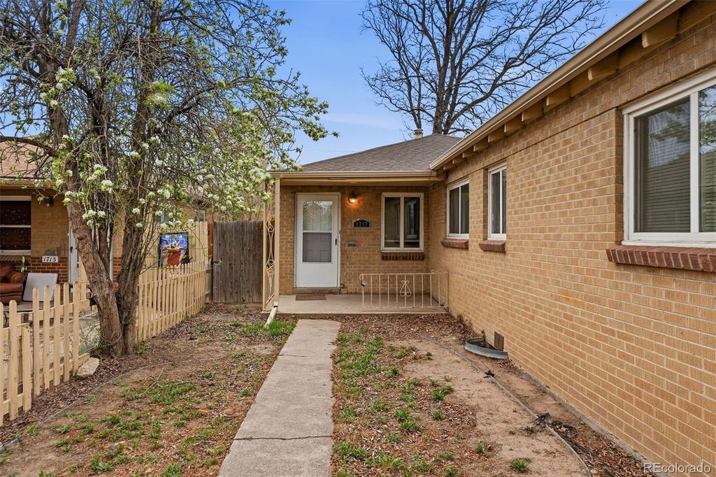1717 Clinton Street, Aurora, CO 80010
