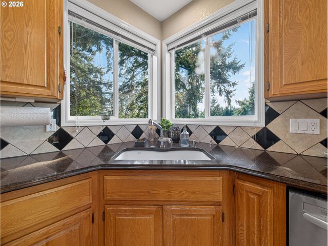 16431 Sw TIMBERLAND Dr, Beaverton, OR 97007