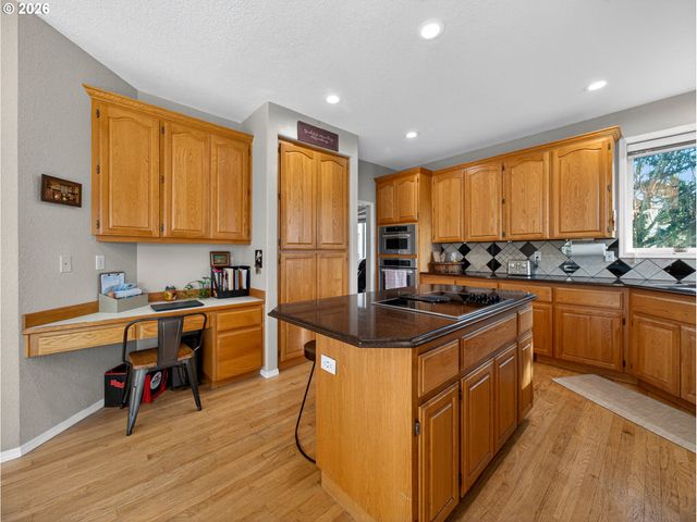 16431 Sw TIMBERLAND Dr, Beaverton, OR 97007