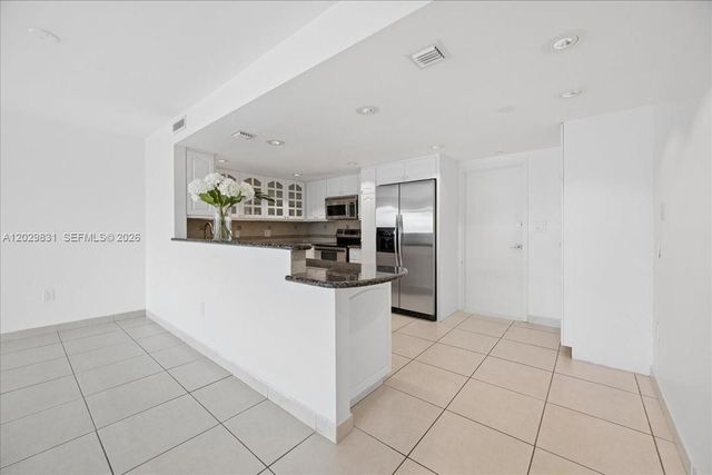 199 Ocean Lane Drive 911, Key Biscayne, FL 33149