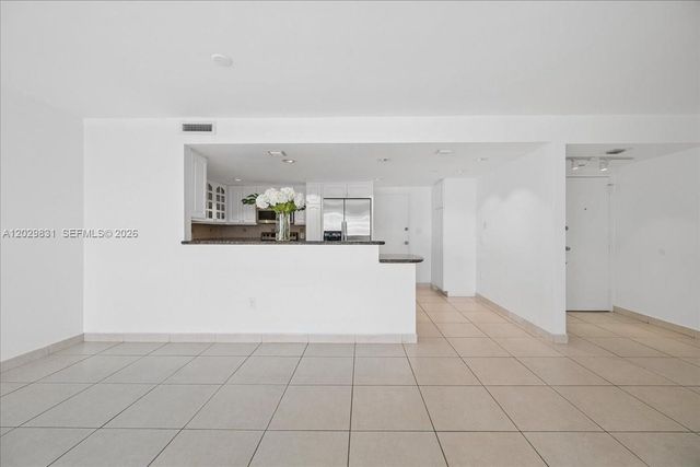 199 Ocean Lane Drive 911, Key Biscayne, FL 33149