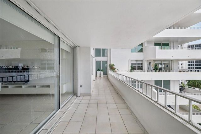 199 Ocean Lane Drive 911, Key Biscayne, FL 33149