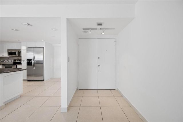 199 Ocean Lane Drive 911, Key Biscayne, FL 33149