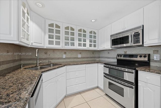 199 Ocean Lane Drive 911, Key Biscayne, FL 33149