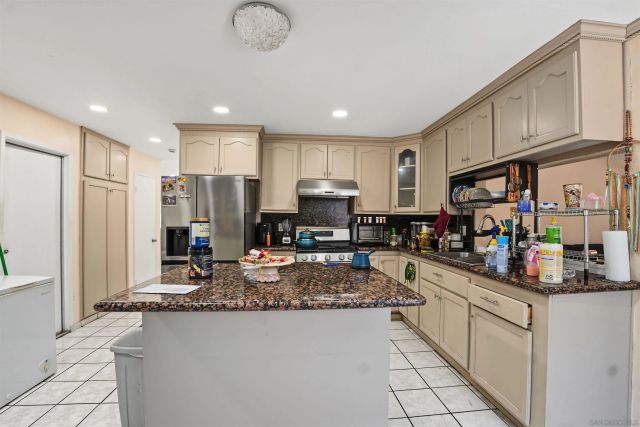 2539 TRACE RD, Spring Valley, CA 91978
