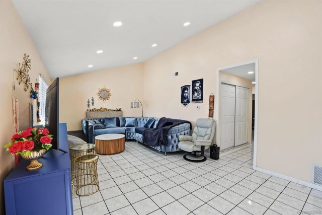 2539 TRACE RD, Spring Valley, CA 91978