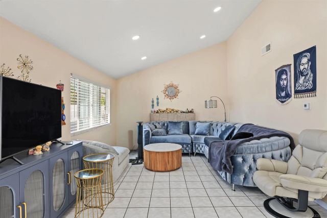 2539 TRACE RD, Spring Valley, CA 91978
