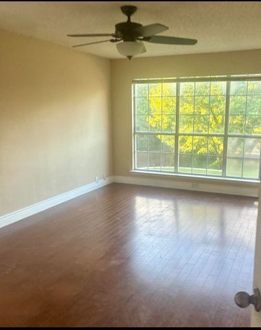101 Silktree Court, Lake Dallas, TX 75065
