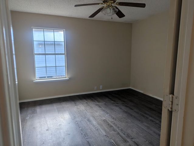 101 Silktree Court, Lake Dallas, TX 75065