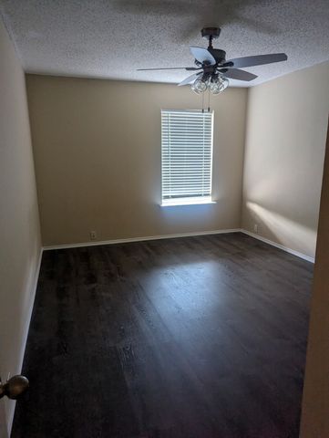101 Silktree Court, Lake Dallas, TX 75065