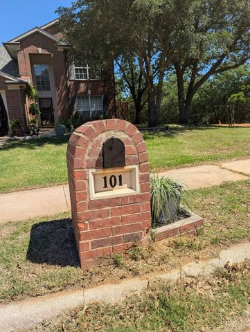 101 Silktree Court, Lake Dallas, TX 75065