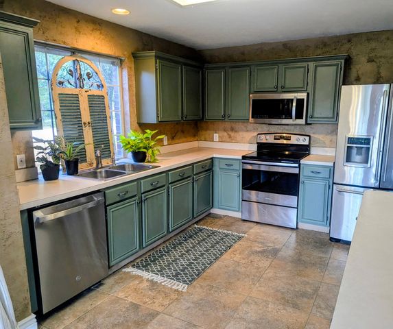 101 Silktree Court, Lake Dallas, TX 75065