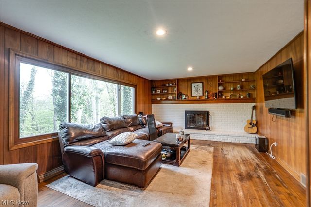 2295 Woodpark Road, Akron, OH 44333
