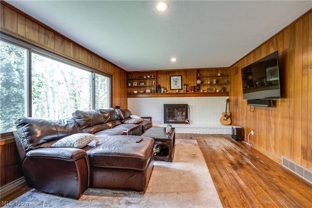 2295 Woodpark Road, Akron, OH 44333