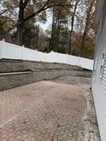 405 Granite St, Worcester, MA 01607