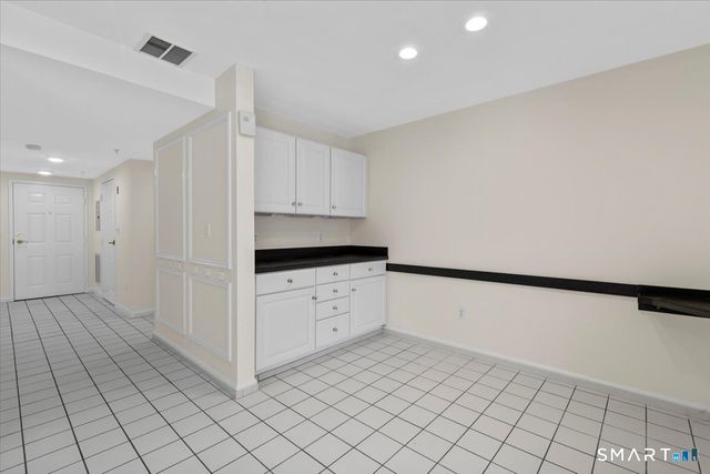 75 Washington Avenue 5-104, Hamden, CT 06518