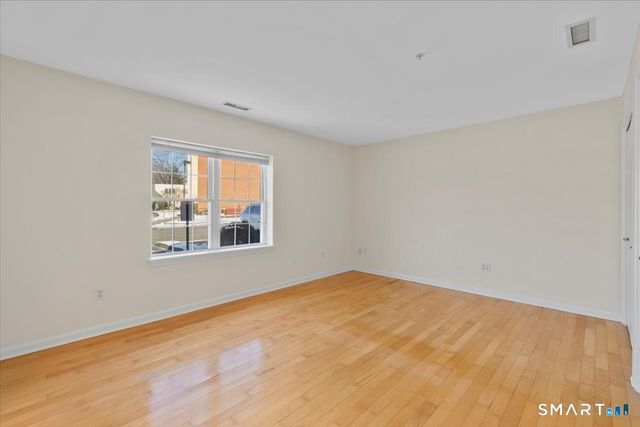 75 Washington Avenue 5-104, Hamden, CT 06518