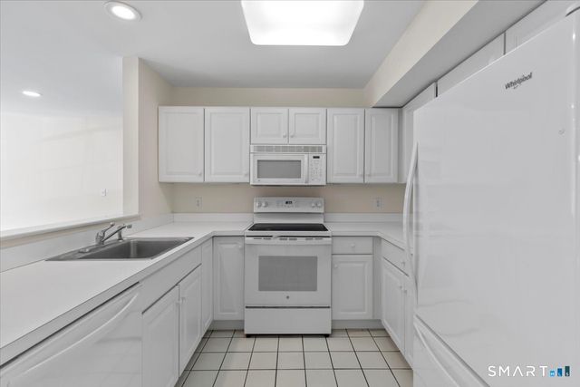 75 Washington Avenue 5-104, Hamden, CT 06518